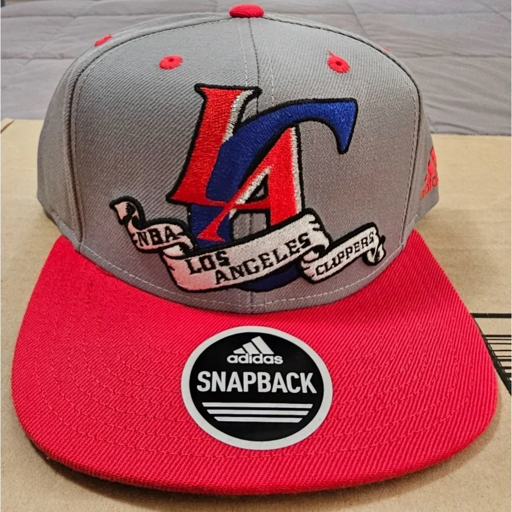 adidas® Los Angeles‎ Clippers NBA Snapback Cap in Grey/Red